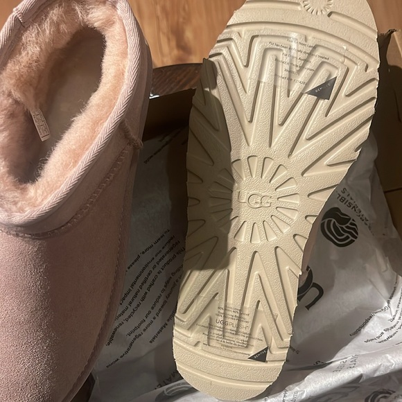 UGG Classic Ultra Mini Boot Pink Suede Ankle Pull On Round Toe, Size 9 - Picture 9 of 9
